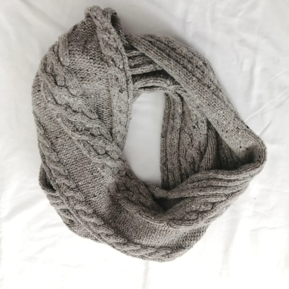 Billy Reid 100% Wool Cable Knit Gray Speckled Chunky Infinity Scarf - Picture 5 of 13